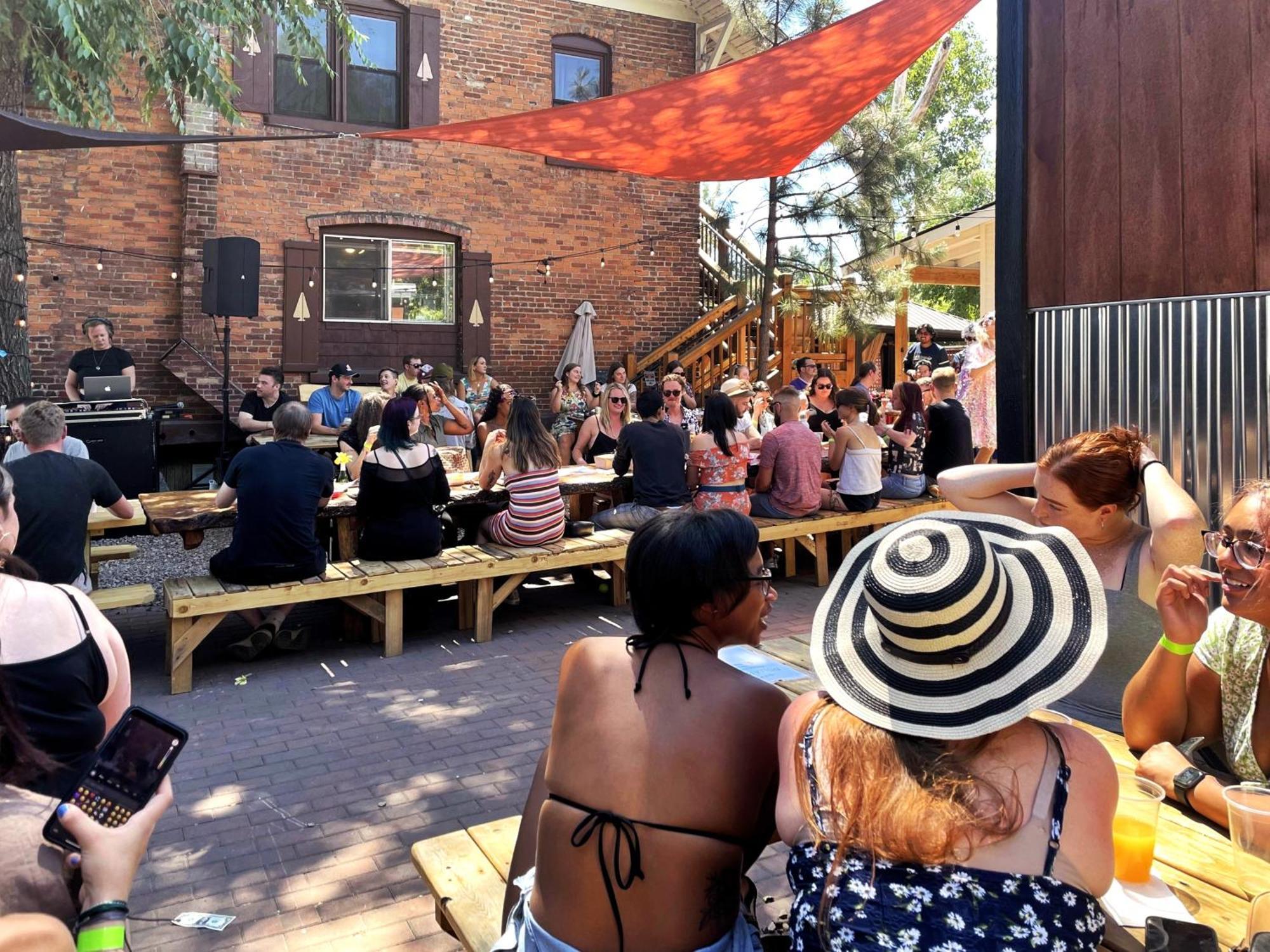 Bunk & Brew Historic Lucas House - Hostel 本德 外观 照片